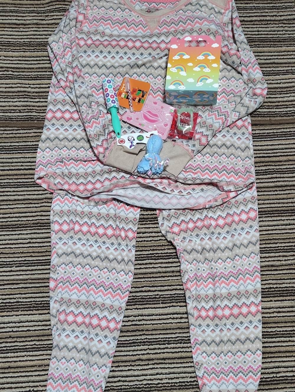 #0262 Women Cuddle Duds Fair Isle Pajama Set in Pink and Gray